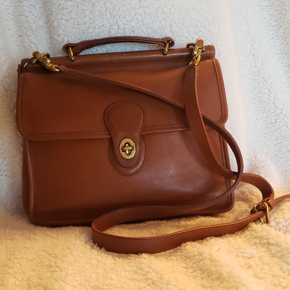 Coach Vintage Leather Willis Messenger Crossbody